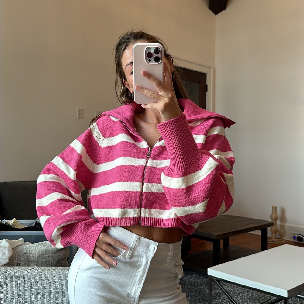 NWT hot pink and white striped collared cropped pullover! 🤍💕